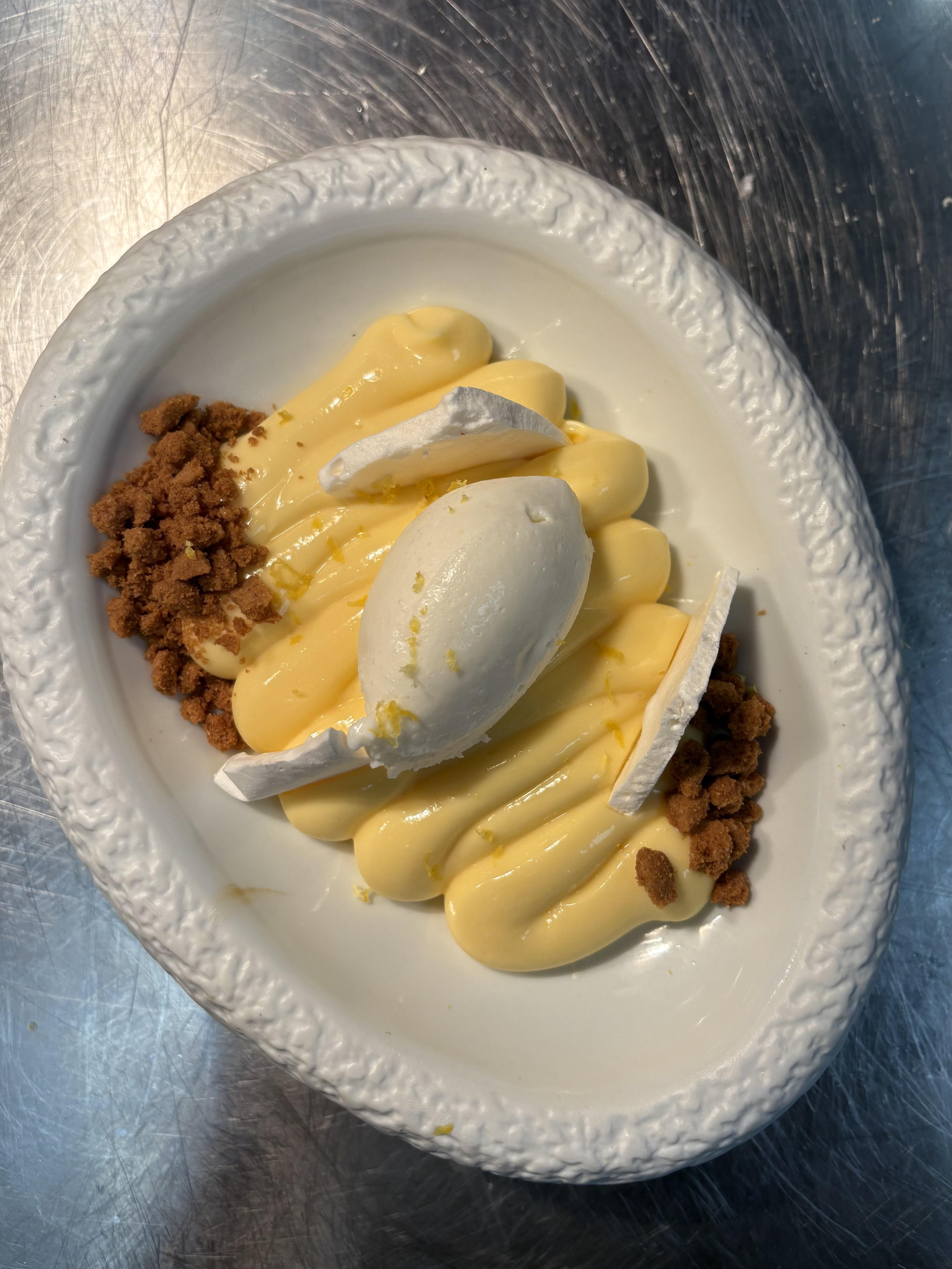 Crema de Limón, cabra y merengue seco